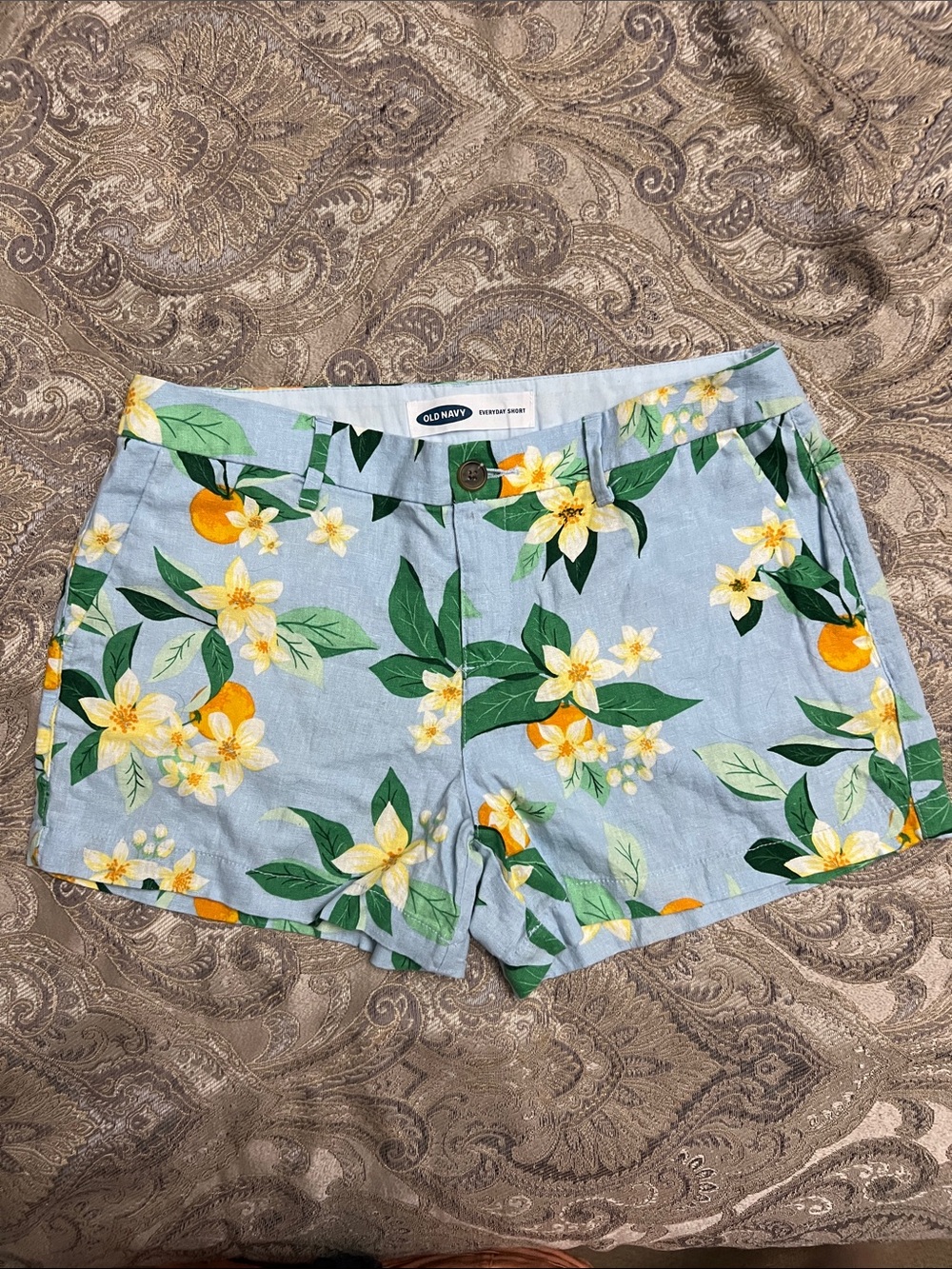 Old Navy Light Blue Floral Print Women’s Shorts, like new, Size 6, cotton/linen